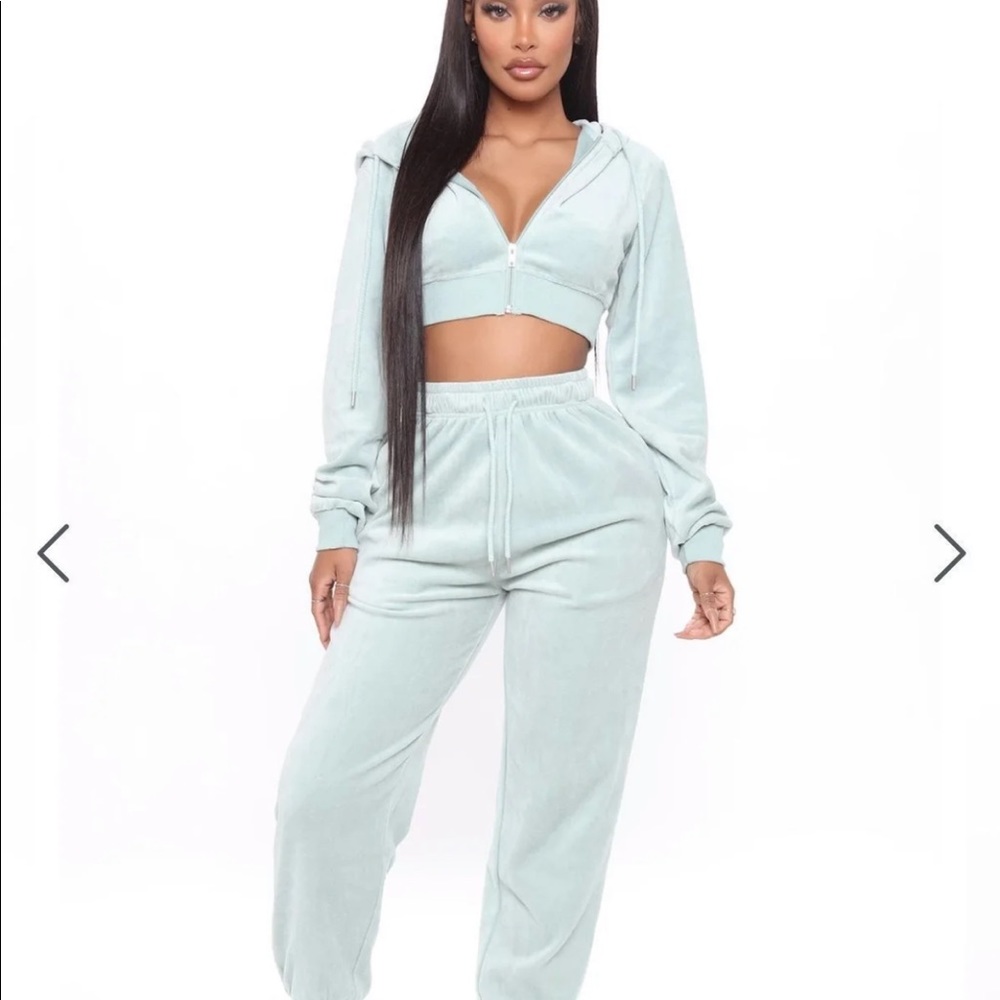 Trendsetting Velour Crop Jacket & Jogger